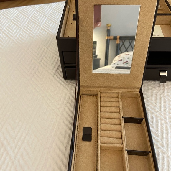 Red Envelope Leather Jewelry Box - Picture 4 of 5